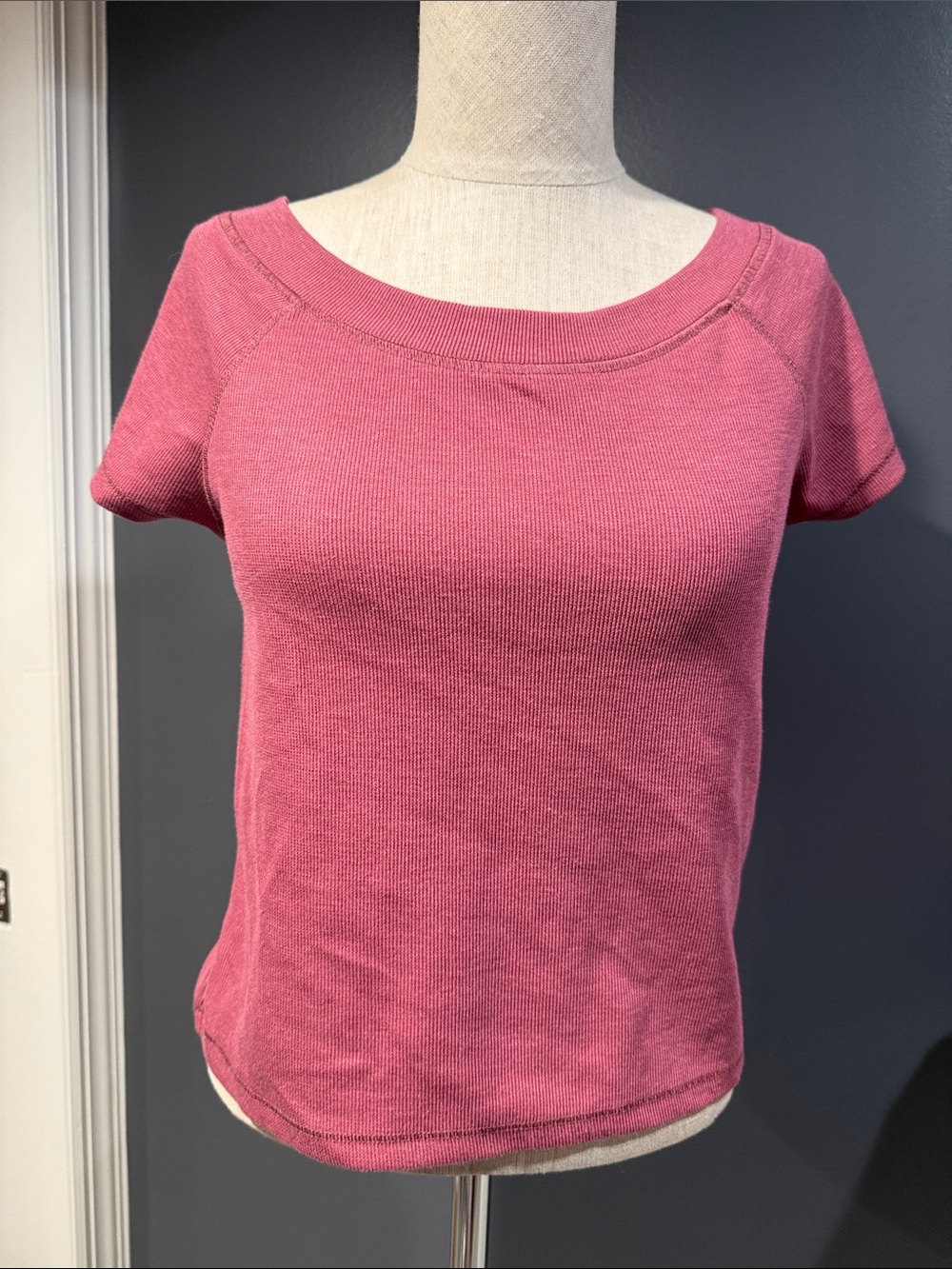 Women's Short Sleeve Scoop Neck Knit Top - Pink